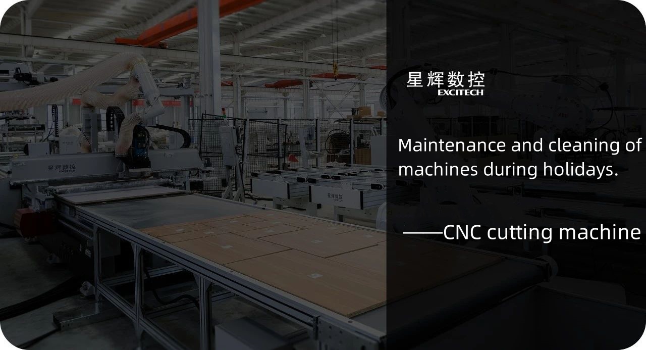 Mantenimiento y limpieza de máquina de corte CNC en vacaciones.
