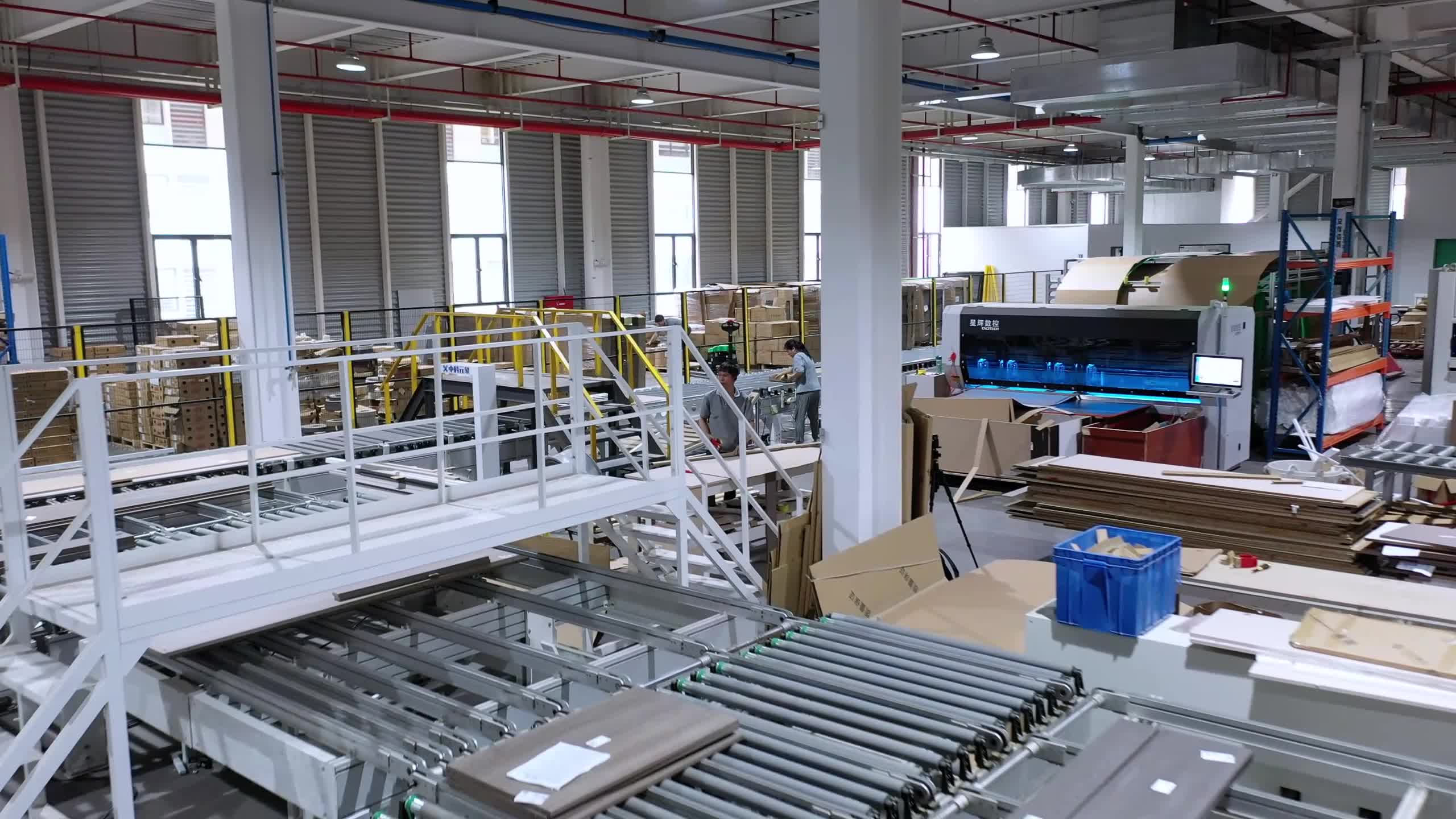 La máquina empacadora EXCITECH muestra sus ventajas únicas y mejora la eficiencia del empaque de los pedidos de muebles.