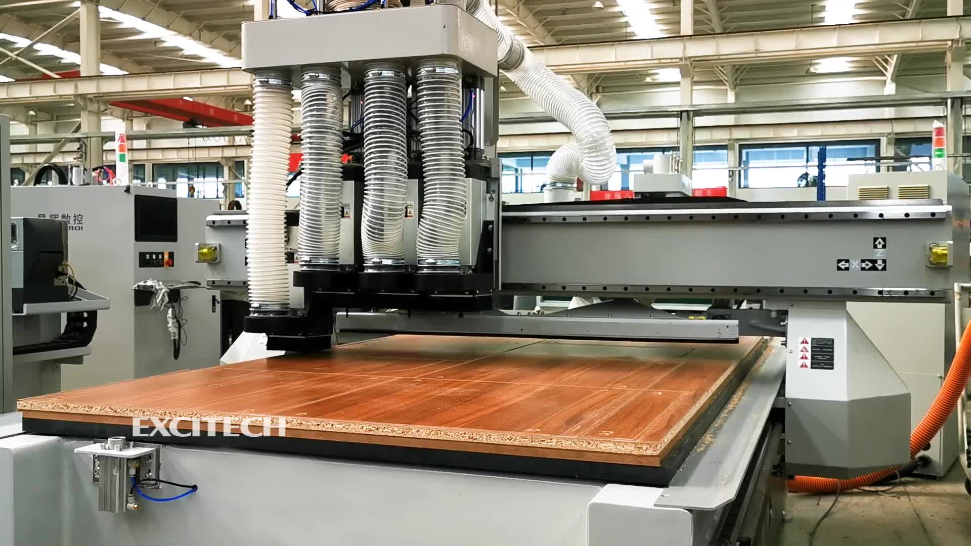 Centro de trabajo de cuatro cabezas Excitech Máquina CNC