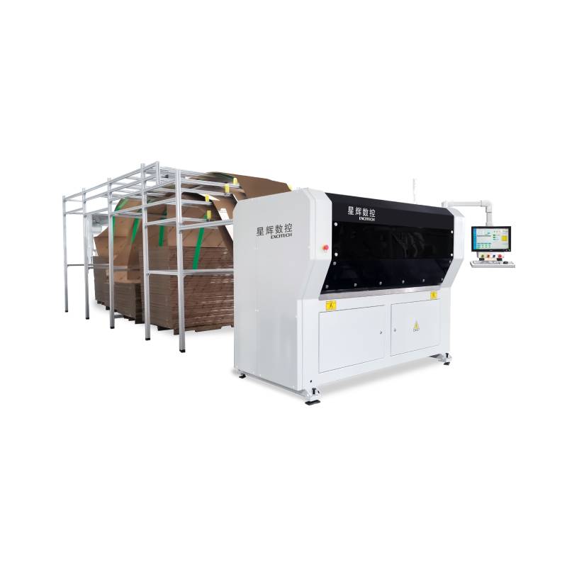 Máquina cortadora y empacadora de cajas de cartón